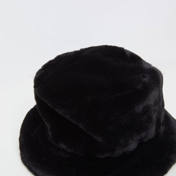 NWT Pretty Little Thing Fluffy Bucket Hat - Picture 3 of 4